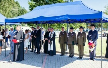 Uroczystości patriotyczne w Dąbr&oacute;wce - 15.08.2023 r. 37