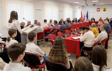 Młodzież ze Szkoły Podstawowej w Lelisie na Sesji Rady Gminy