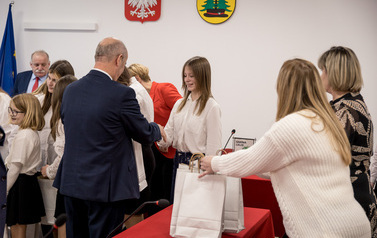 Młodzież ze Szkoły Podstawowej w Lelisie na Sesji Rady Gminy