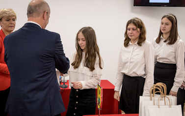 Młodzież ze Szkoły Podstawowej w Lelisie na Sesji Rady Gminy