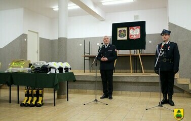 Uroczyste przekazanie samochodu dla OSP Łęg Przedmiejski