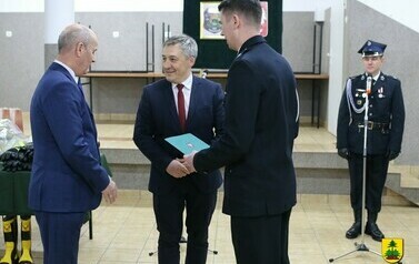 Uroczyste przekazanie samochodu dla OSP Łęg Przedmiejski