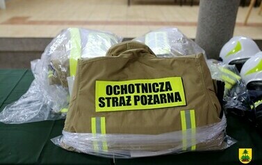 Uroczyste przekazanie samochodu dla OSP Łęg Przedmiejski